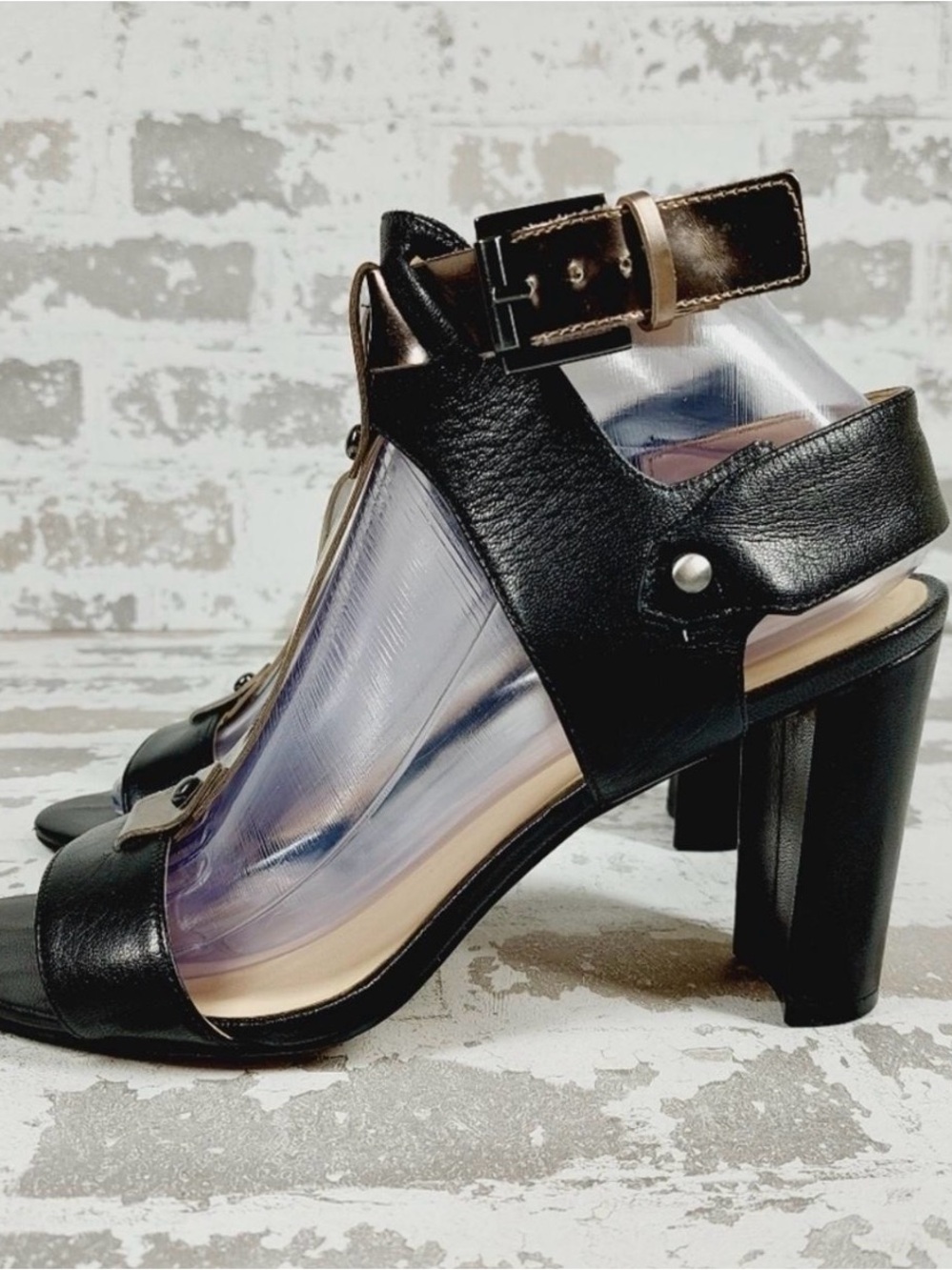 Nine West Black Open-Toe Block Heel Sandals with Gold Buckle size 8